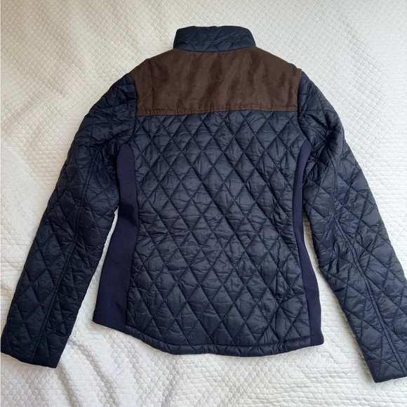 Never worn! Barbour Women's Navy Highfield Quilted Jacket - Navy and Brown - Picture 2 of 3